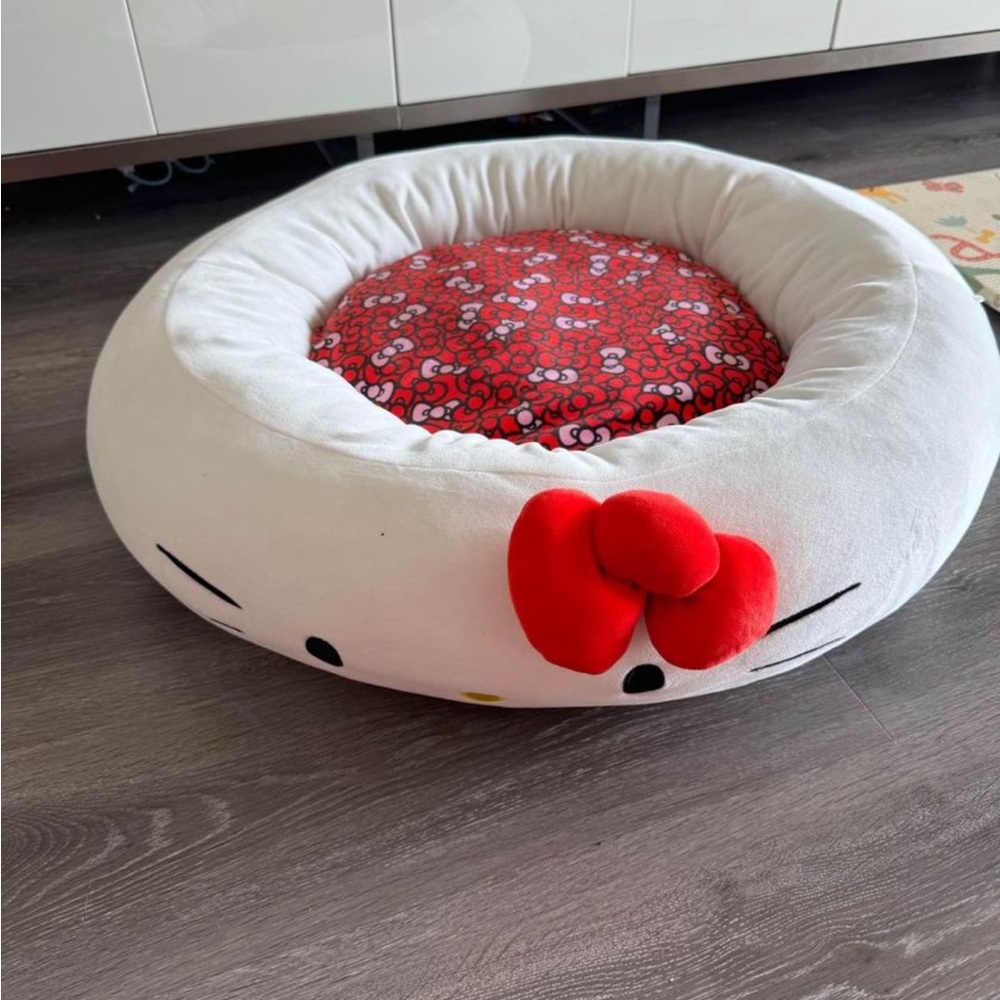 Hello kitty pet bed